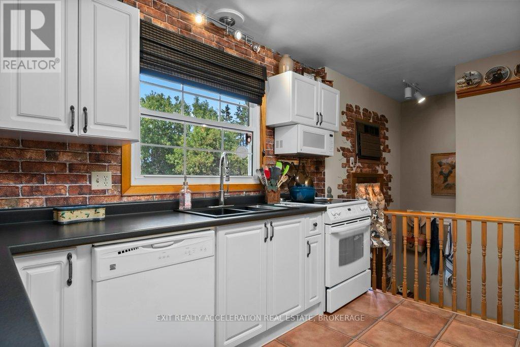 63 River Road, Greater Napanee (Greater Napanee), ON - Indoor Photo Showing Kitchen With Double Sink