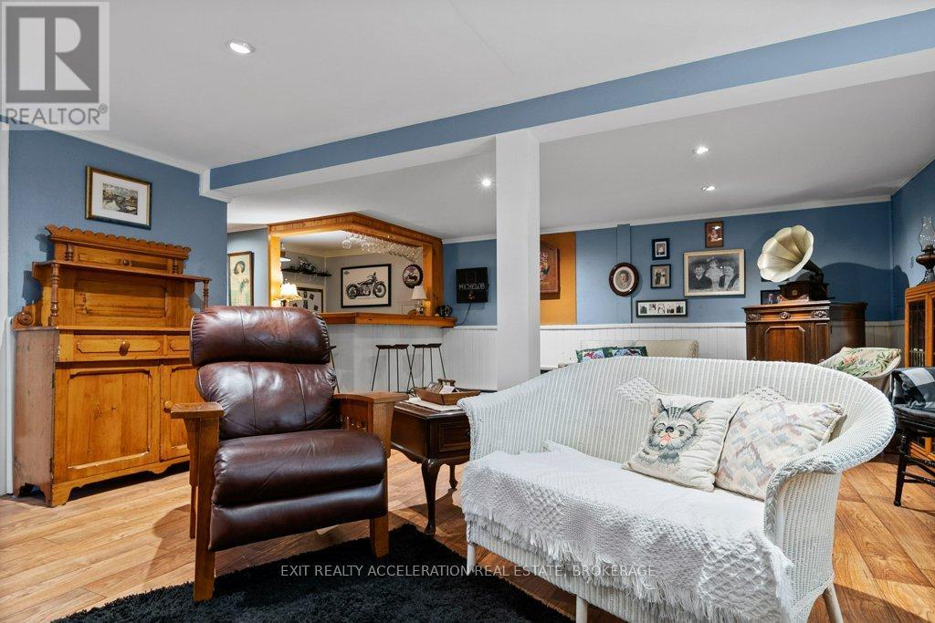 63 River Road, Greater Napanee (Greater Napanee), ON - Indoor Photo Showing Living Room