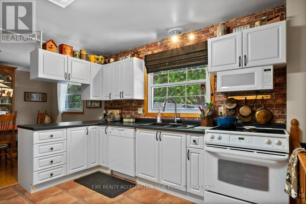63 River Road, Greater Napanee (Greater Napanee), ON - Indoor Photo Showing Kitchen With Double Sink