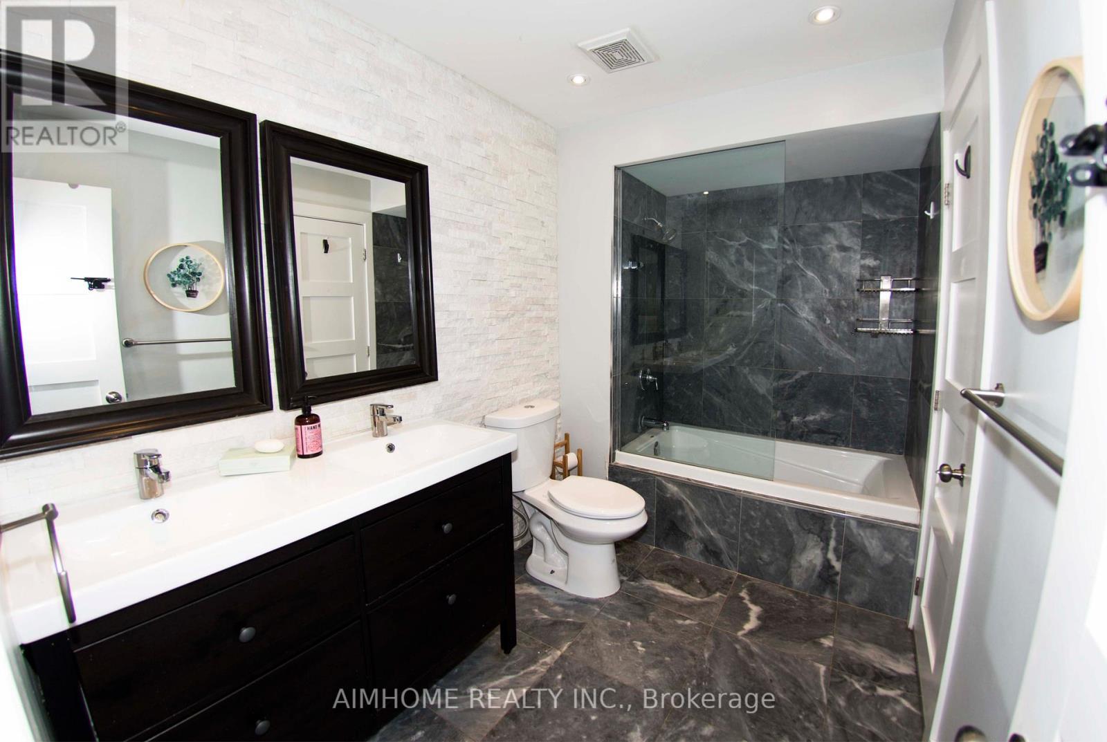 54 - 1224 Kirstie Court, Oakville, ON - Indoor Photo Showing Bathroom