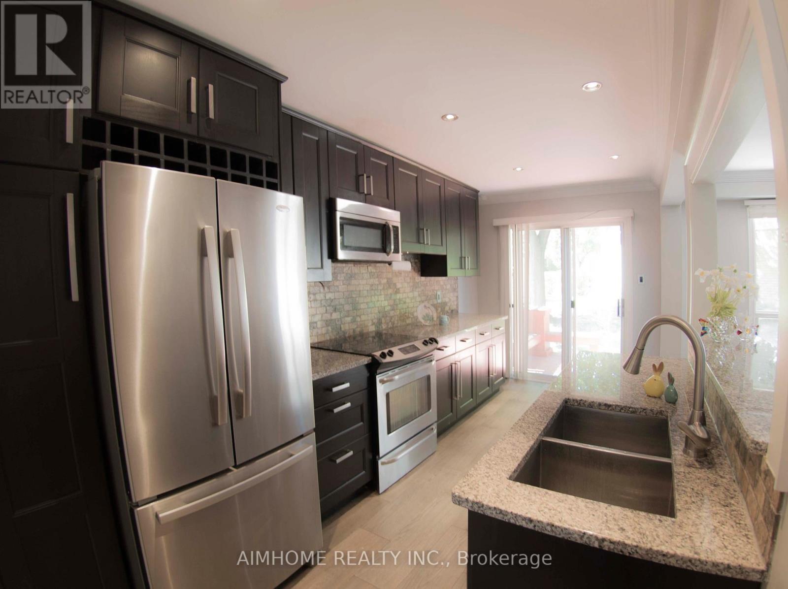 54 - 1224 Kirstie Court, Oakville, ON - Indoor Photo Showing Kitchen With Stainless Steel Kitchen With Double Sink With Upgraded Kitchen