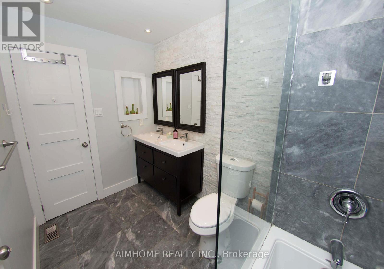 54 - 1224 Kirstie Court, Oakville, ON - Indoor Photo Showing Bathroom