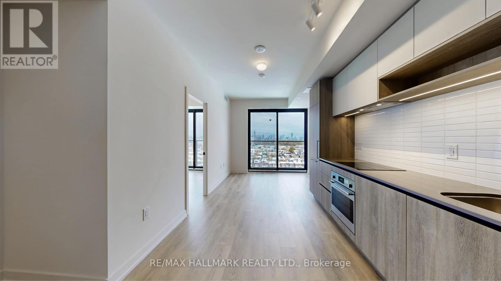 1221 - 181 Sterling Road, Toronto, ON - Indoor Photo Showing Kitchen