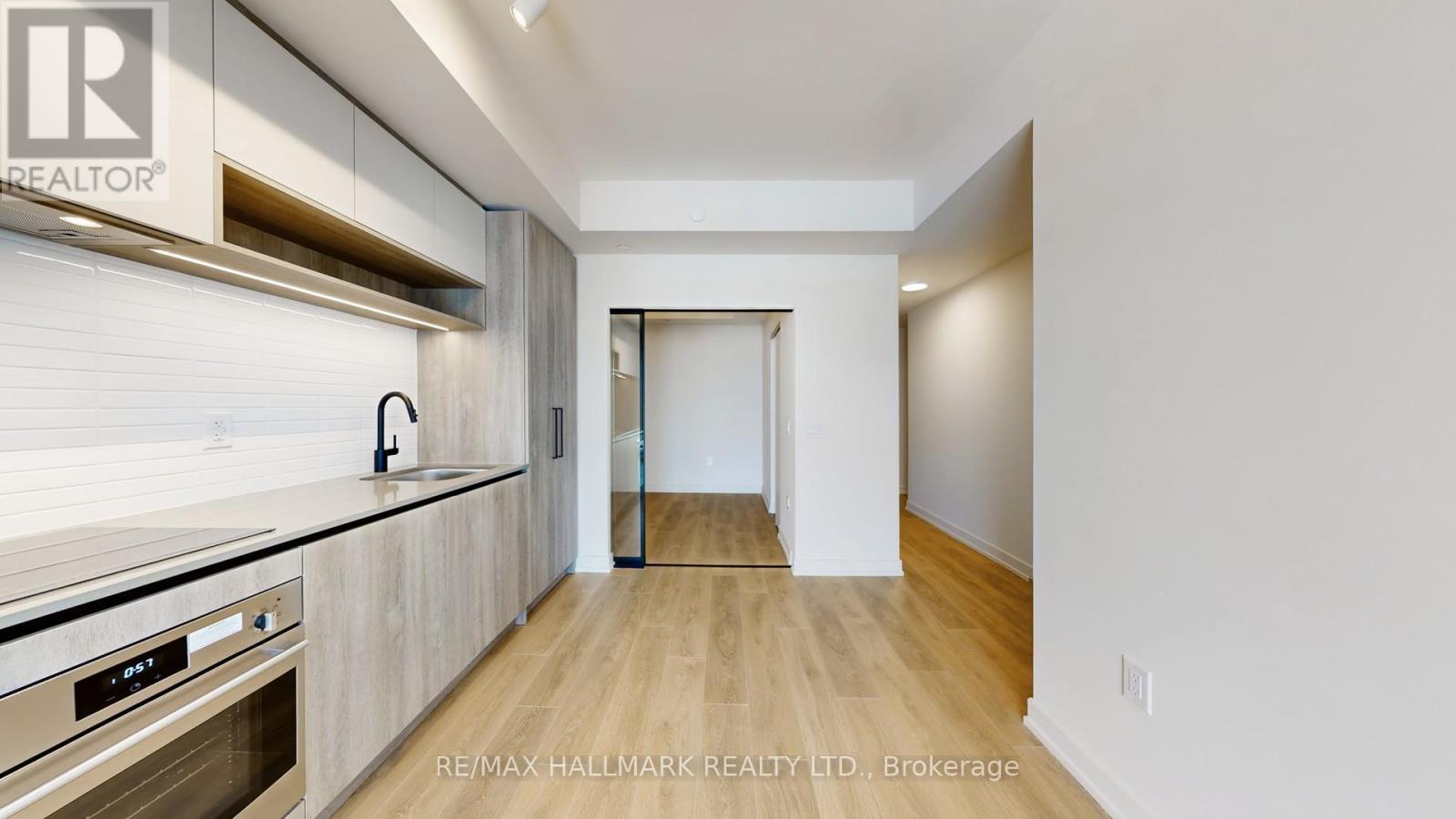 1221 - 181 Sterling Road, Toronto, ON - Indoor Photo Showing Kitchen