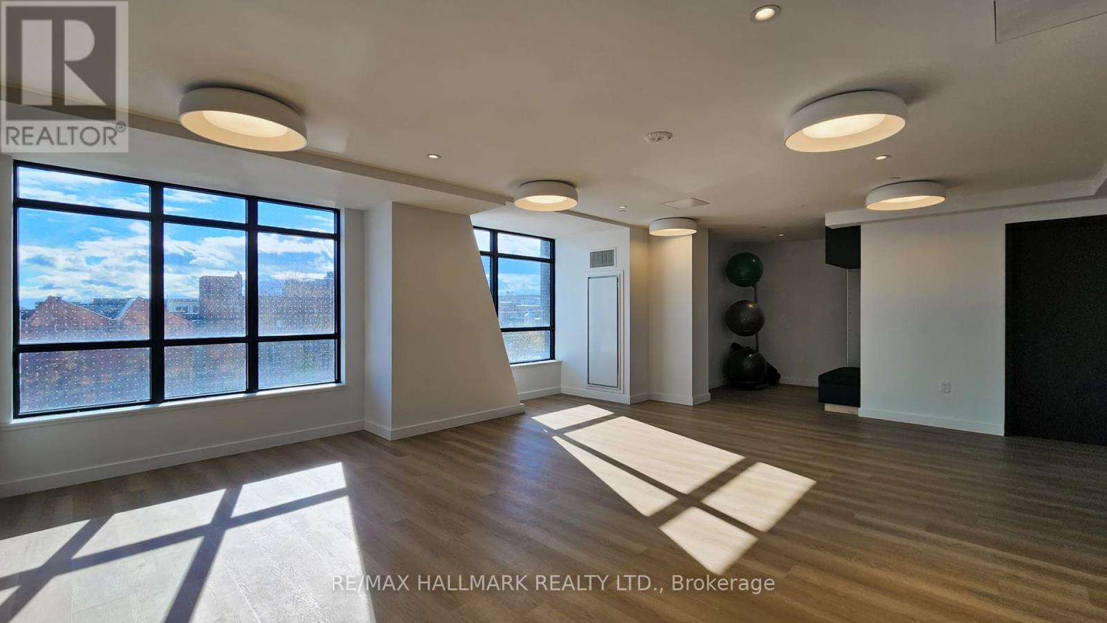 1221 - 181 Sterling Road, Toronto, ON - Indoor Photo Showing Other Room