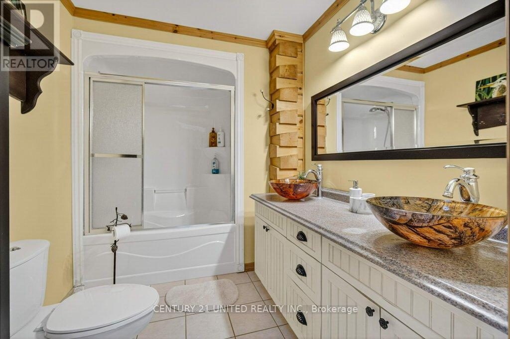 2 Darvell Lane, Trent Lakes, ON - Indoor Photo Showing Bathroom