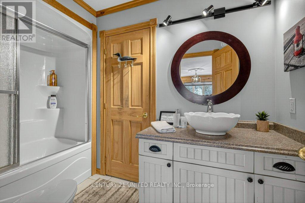 2 Darvell Lane, Trent Lakes, ON - Indoor Photo Showing Bathroom