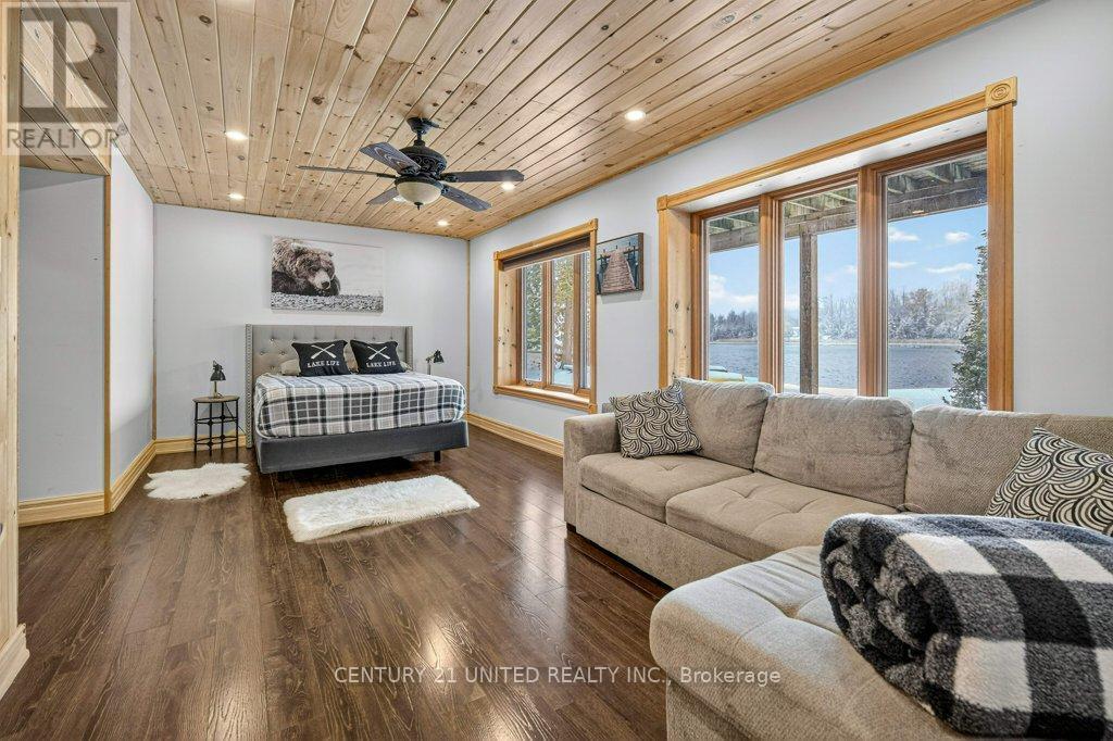 2 Darvell Lane, Trent Lakes, ON - Indoor Photo Showing Living Room