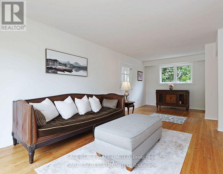 51 Prince Philip Boulevard, Toronto, ON - Indoor Photo Showing Living Room