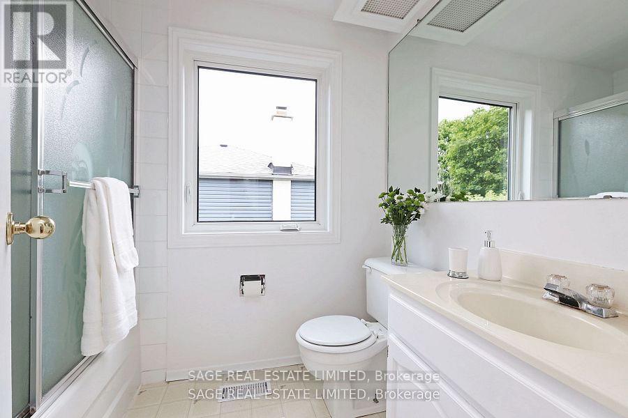 51 Prince Philip Boulevard, Toronto, ON - Indoor Photo Showing Bathroom
