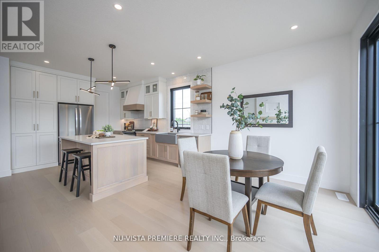 1181 Honeywood Drive, London South (South U), ON - Indoor