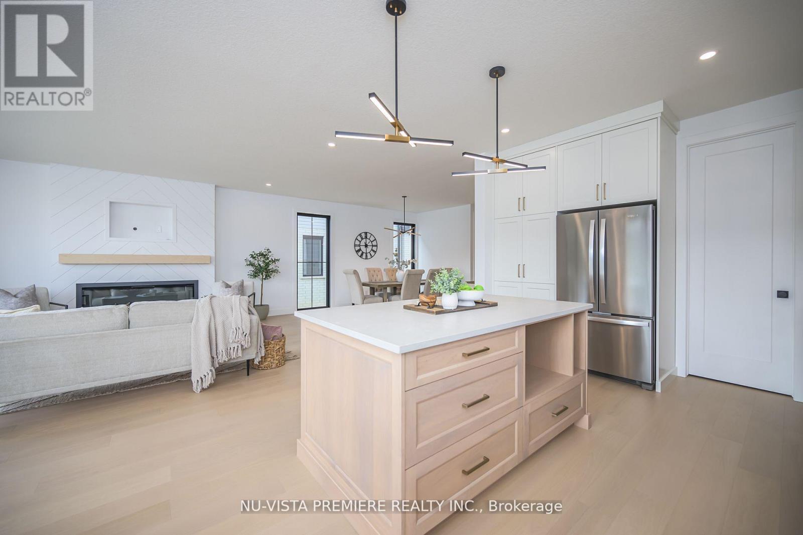1181 Honeywood Drive, London South (South U), ON - Indoor Photo Showing Kitchen
