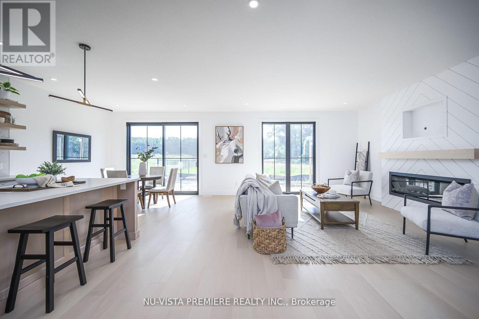 1181 Honeywood Drive, London South (South U), ON - Indoor With Fireplace