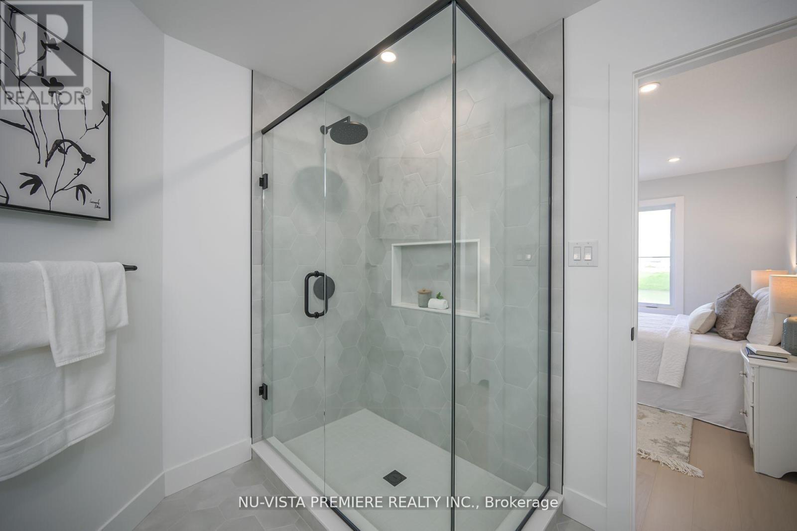 1181 Honeywood Drive, London South (South U), ON - Indoor Photo Showing Bathroom