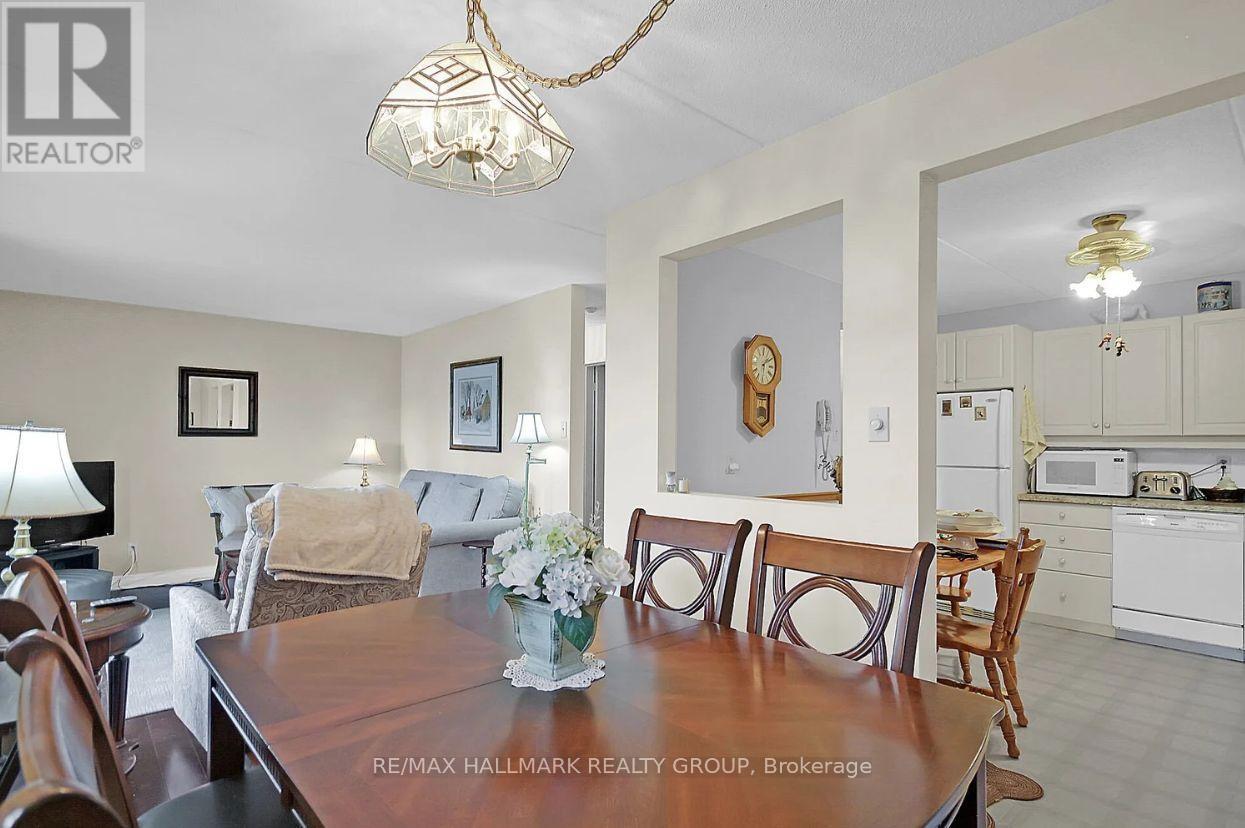 104 - 206 Woodward Street, Carleton Place, ON - Indoor Photo Showing Dining Room