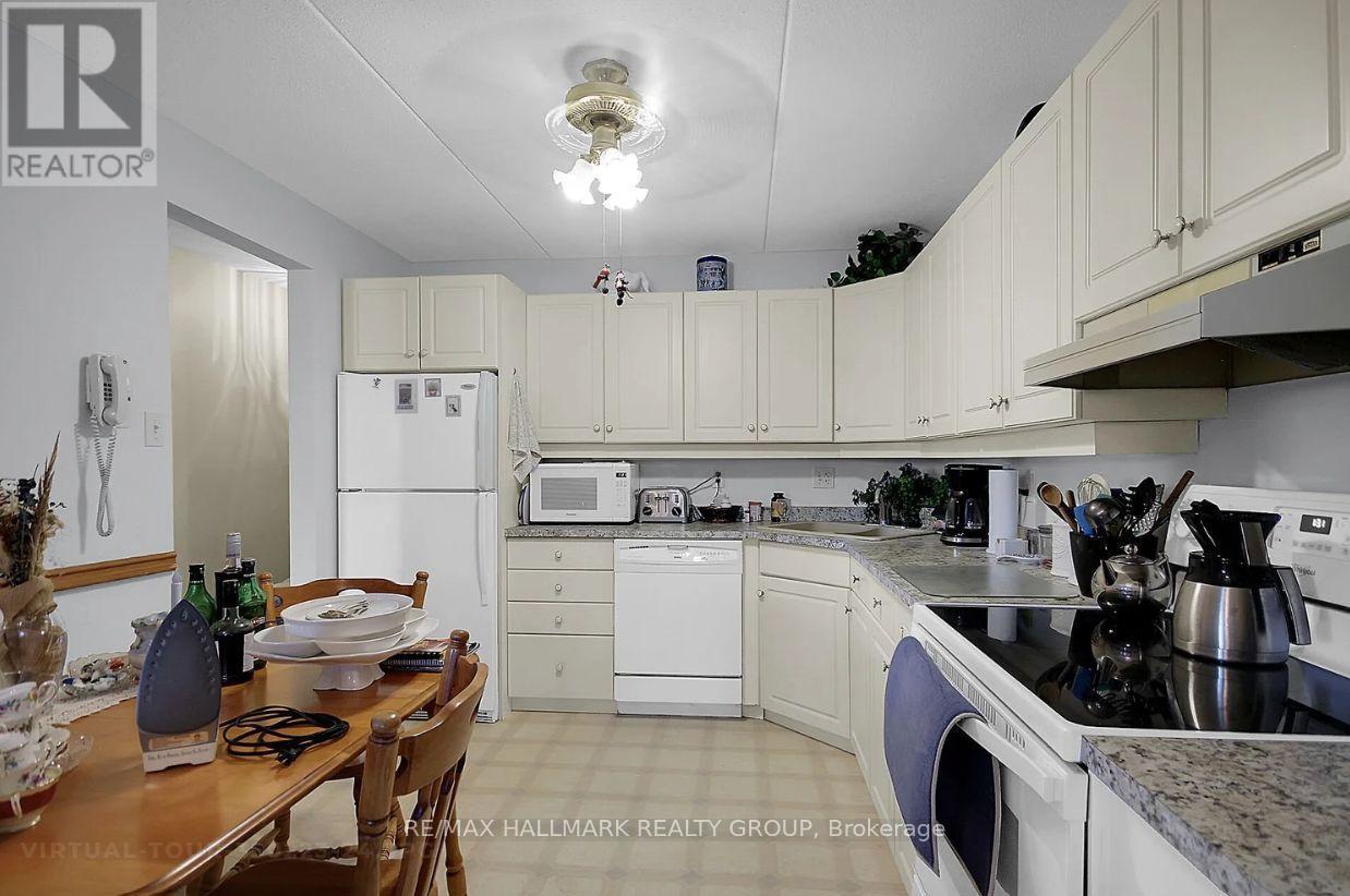 104 - 206 Woodward Street, Carleton Place, ON - Indoor Photo Showing Kitchen