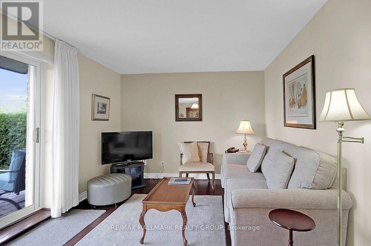 104 - 206 Woodward Street, Carleton Place, ON - Indoor Photo Showing Living Room