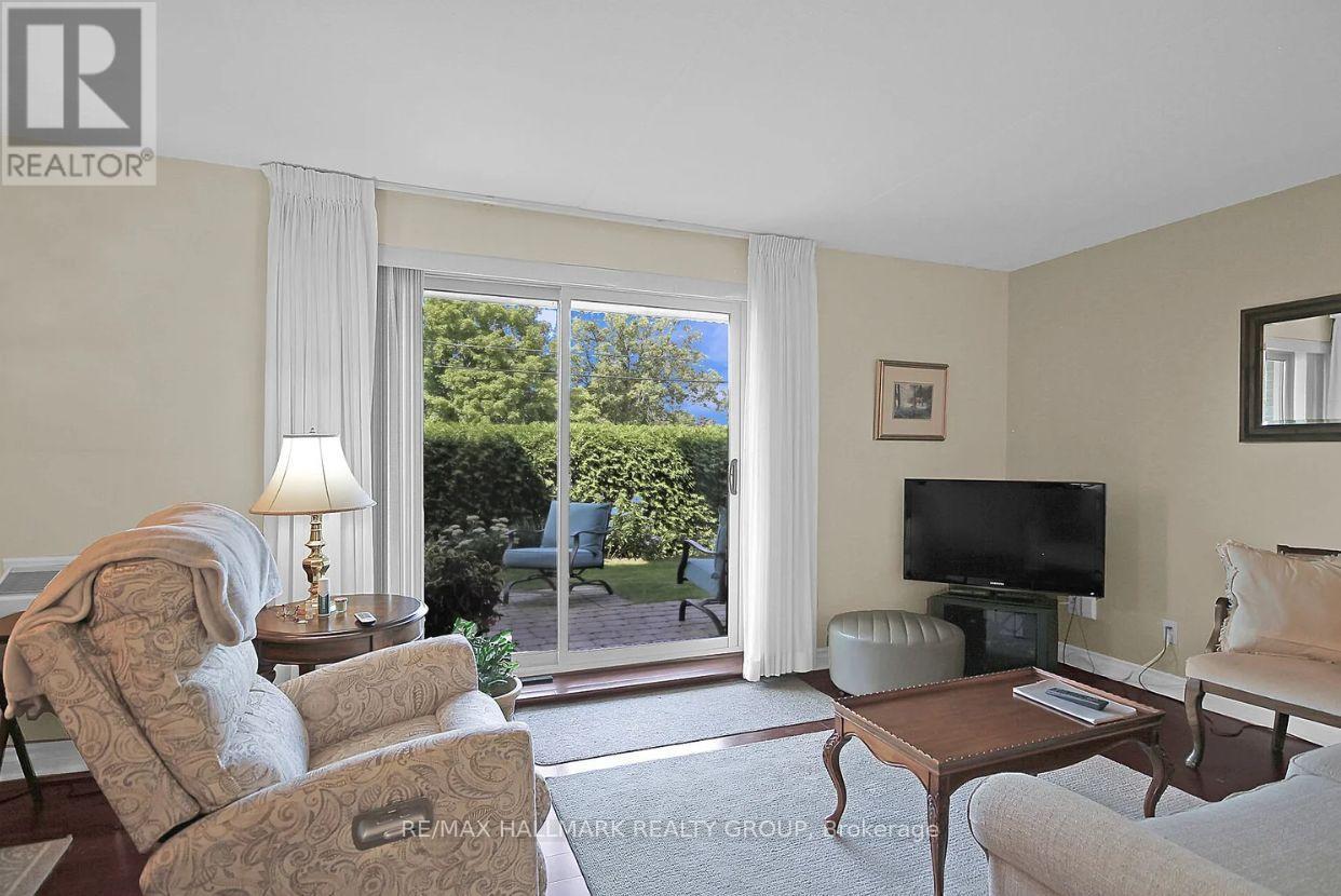 104 - 206 Woodward Street, Carleton Place, ON - Indoor Photo Showing Living Room