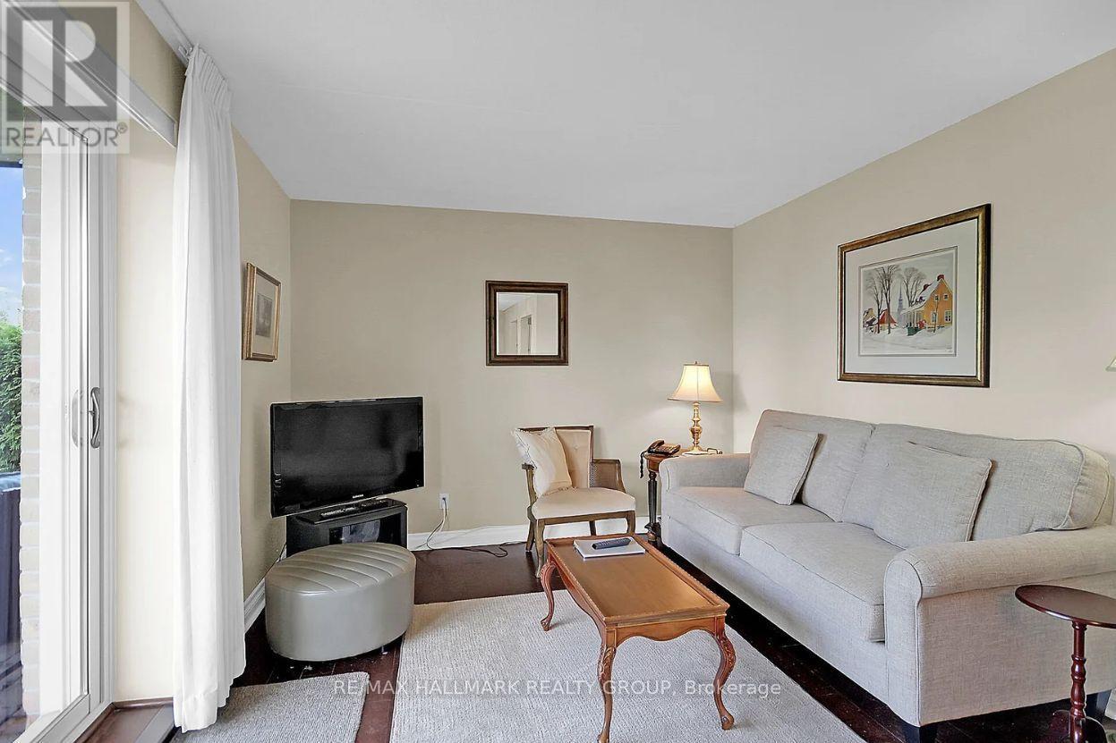 104 - 206 Woodward Street, Carleton Place, ON - Indoor Photo Showing Living Room