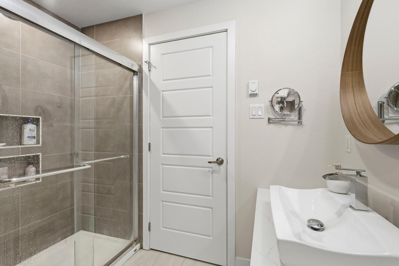 Bathroom - 2375 - 2377 Rue Louis-Veuillot, Montréal (Mercier/Hochelaga-Maisonneuve), QC - Indoor Photo Showing Bathroom