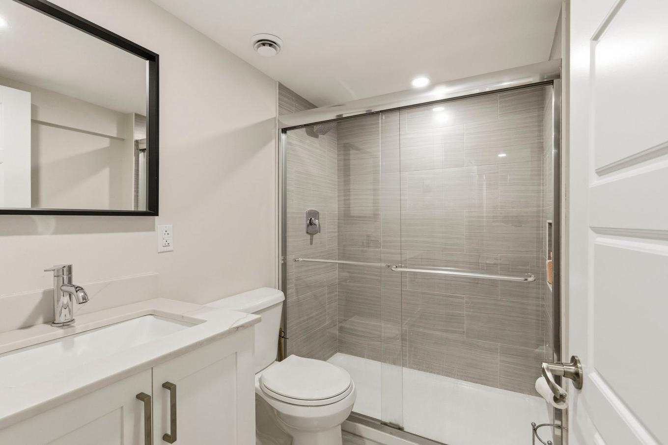 Bathroom - 2375 - 2377 Rue Louis-Veuillot, Montréal (Mercier/Hochelaga-Maisonneuve), QC - Indoor Photo Showing Bathroom