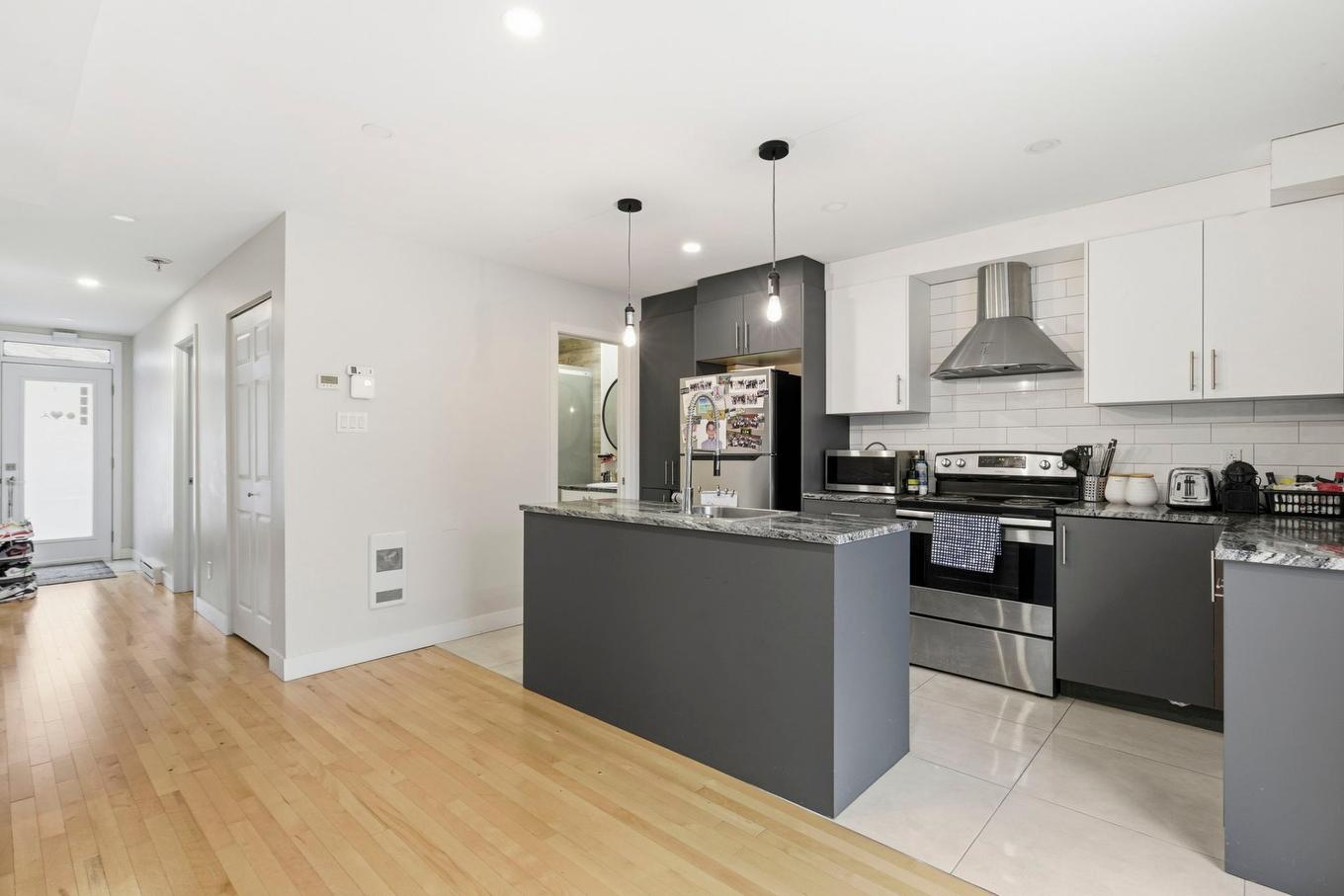 Kitchen - 2375 - 2377 Rue Louis-Veuillot, Montréal (Mercier/Hochelaga-Maisonneuve), QC - Indoor Photo Showing Kitchen With Upgraded Kitchen