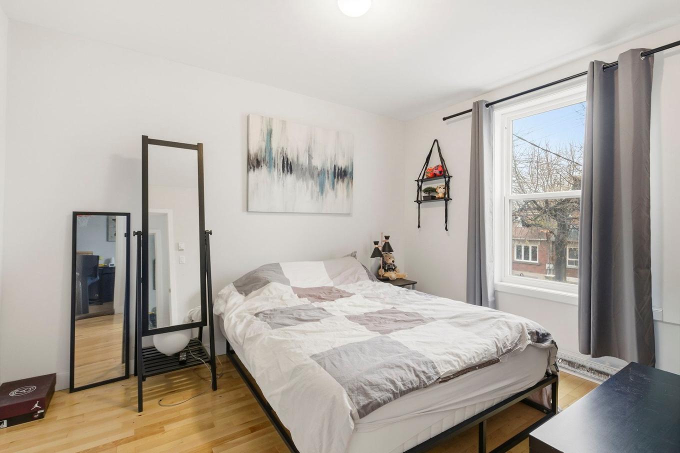 Primary bedroom - 2375 - 2377 Rue Louis-Veuillot, Montréal (Mercier/Hochelaga-Maisonneuve), QC - Indoor Photo Showing Bedroom