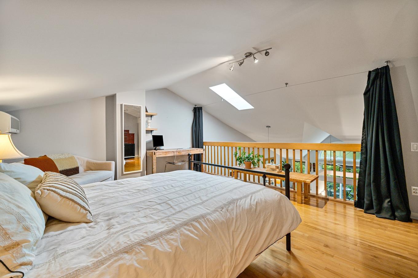 Chambre à coucher - 302-11771 Rue Marie-Anne-Lavallée, Montréal (Ahuntsic-Cartierville), QC - Indoor Photo Showing Bedroom