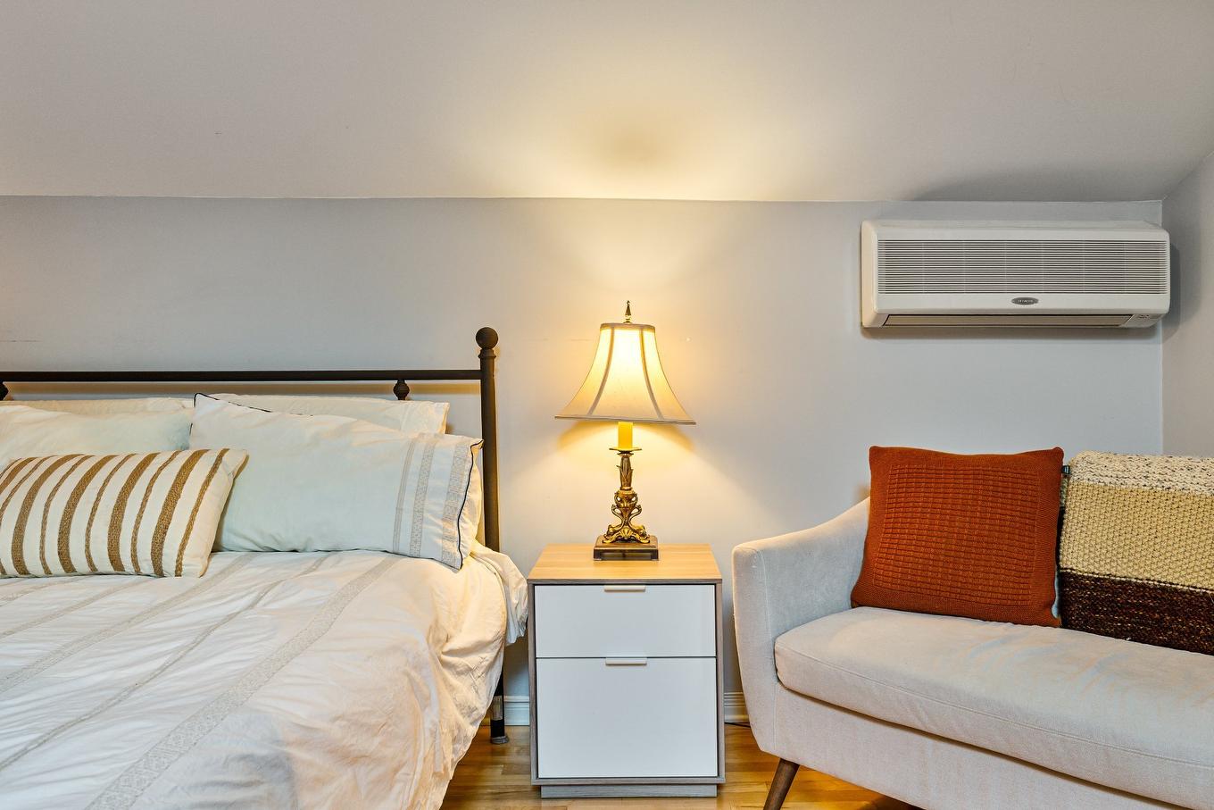 Chambre à coucher - 302-11771 Rue Marie-Anne-Lavallée, Montréal (Ahuntsic-Cartierville), QC - Indoor Photo Showing Bedroom