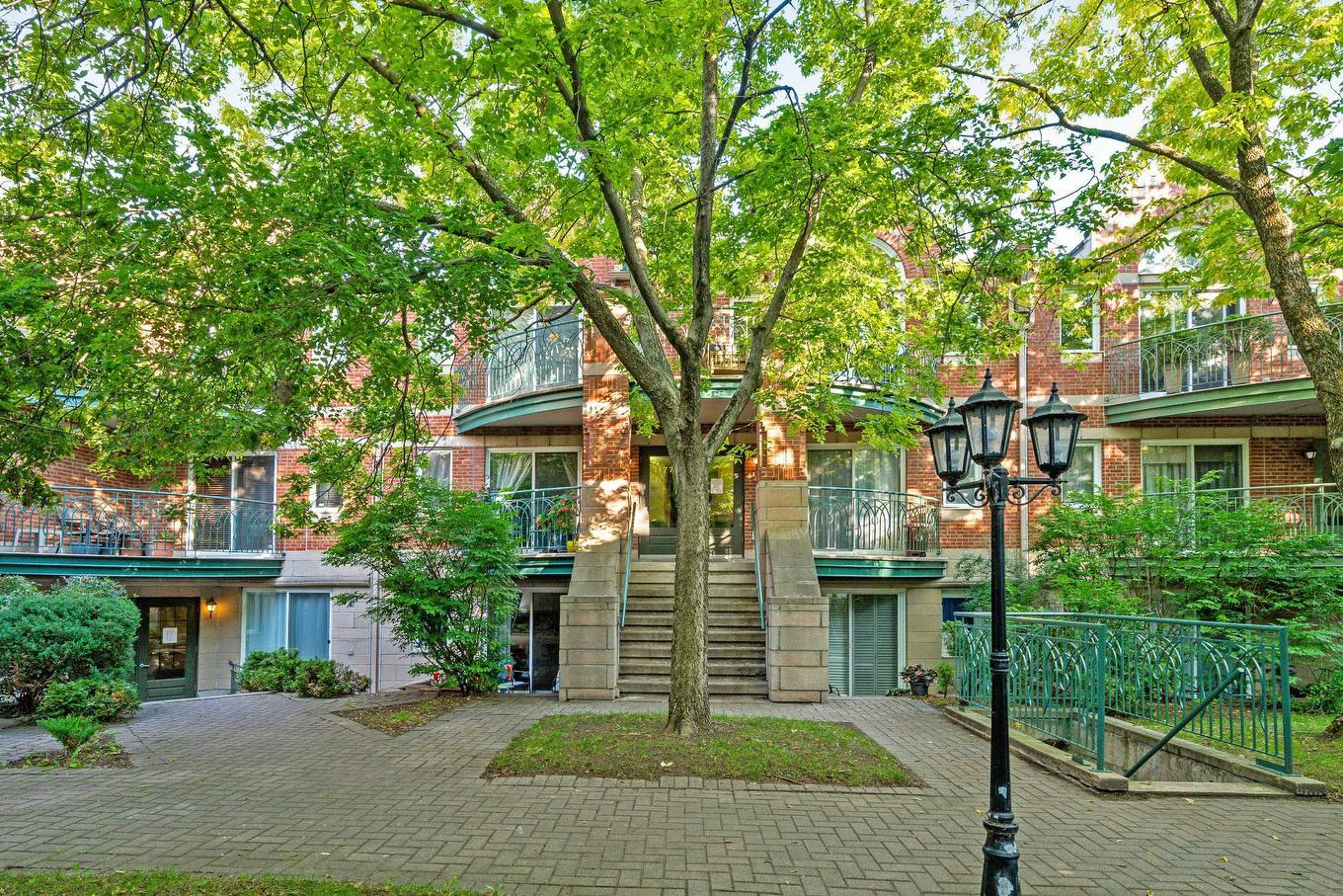 Entrée extérieure - 302-11771 Rue Marie-Anne-Lavallée, Montréal (Ahuntsic-Cartierville), QC - Outdoor With Facade