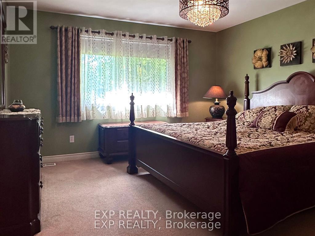 2011 Main Street, Norfolk, ON - Indoor Photo Showing Bedroom