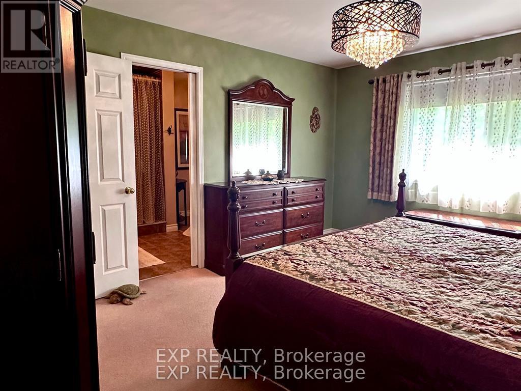 2011 Main Street, Norfolk, ON - Indoor Photo Showing Bedroom