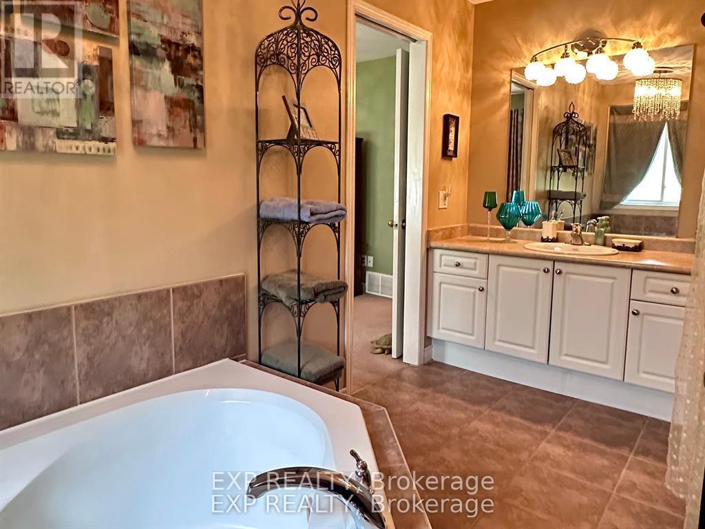 2011 Main Street, Norfolk, ON - Indoor Photo Showing Bathroom