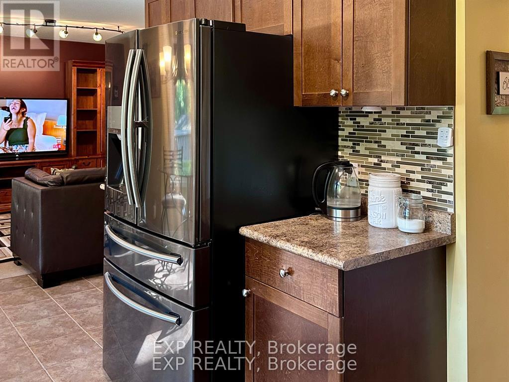2011 Main Street, Norfolk, ON - Indoor Photo Showing Kitchen