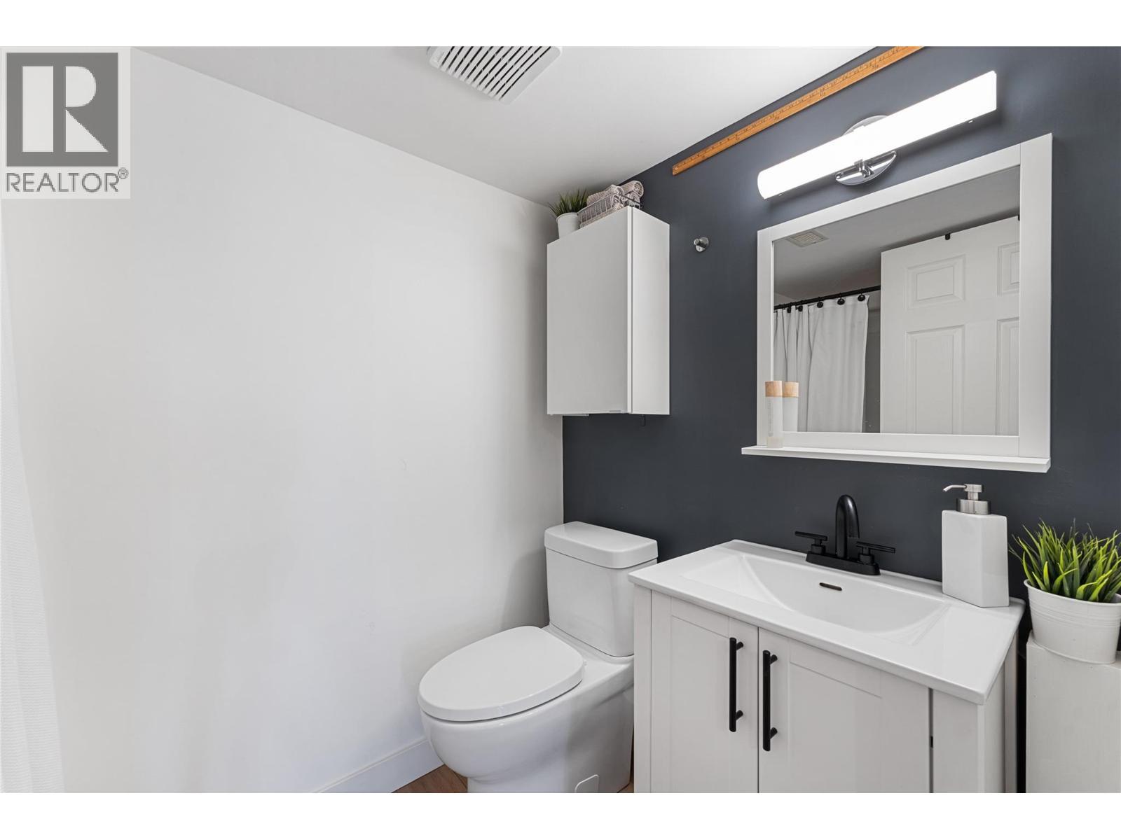 4 piece bathroom downstairs. - 3380 Mciver Road, West Kelowna, BC - Indoor Photo Showing Bathroom