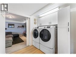 Lots of room to do laundry here. -