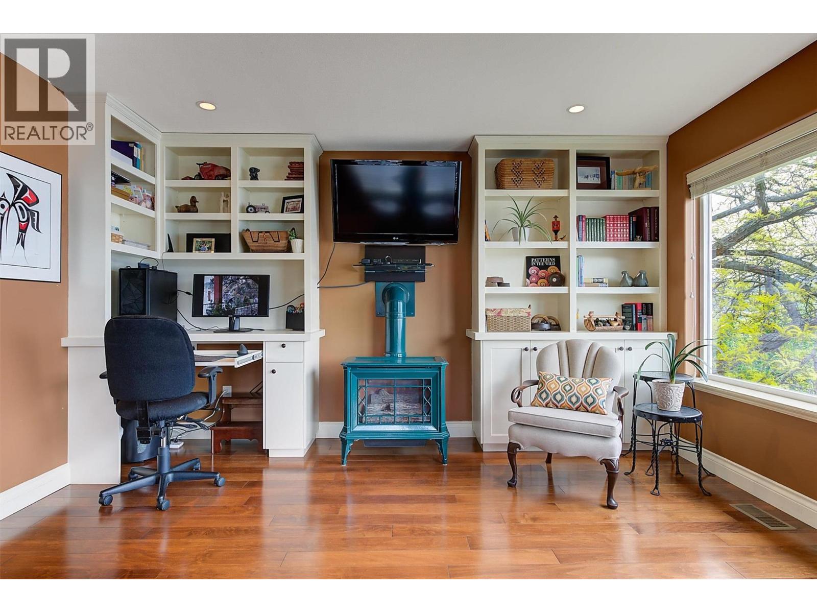 primary suite living room - 683 Westside Road S, West Kelowna, BC - Indoor Photo Showing Office