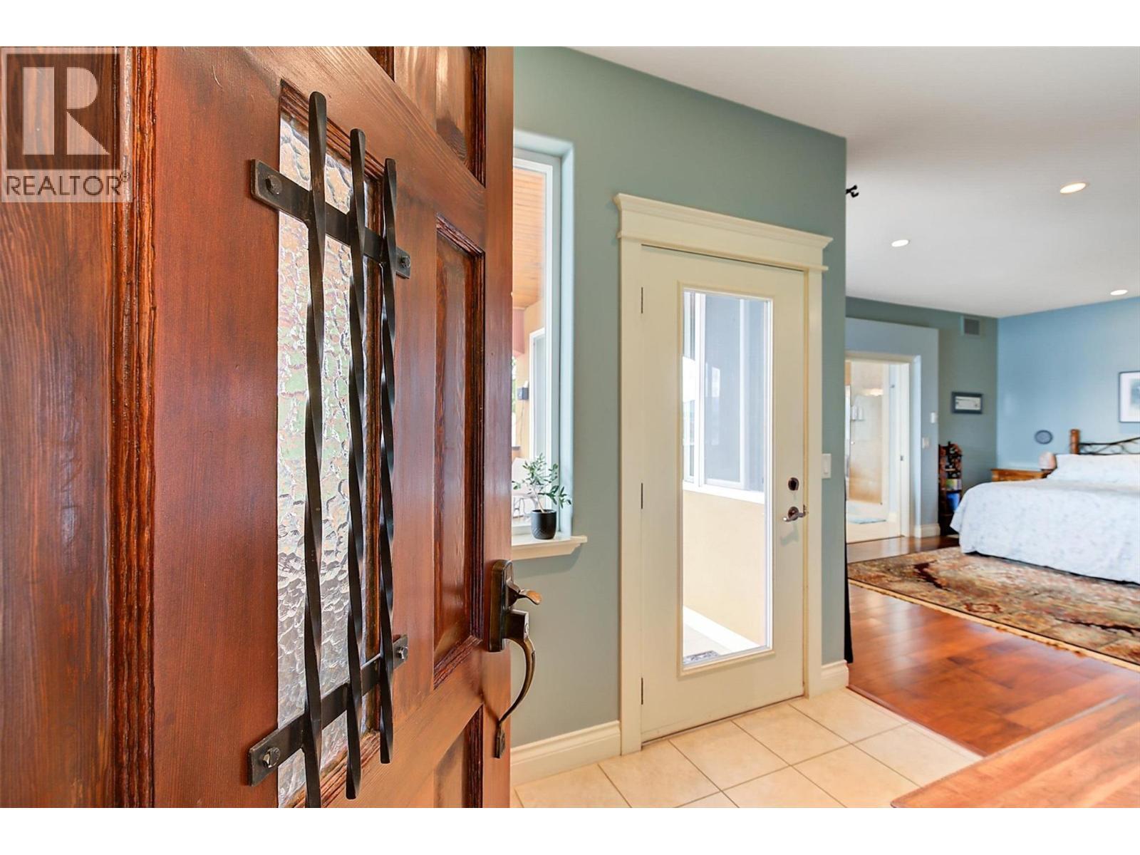primary suite - 683 Westside Road S, West Kelowna, BC - Indoor Photo Showing Bedroom