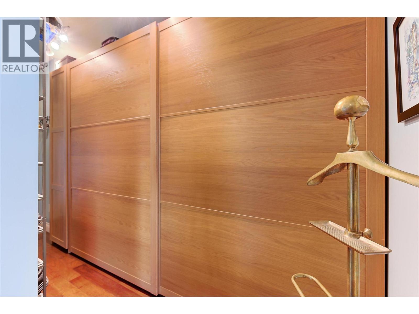 primary closet - 683 Westside Road S, West Kelowna, BC - Indoor Photo Showing Other Room