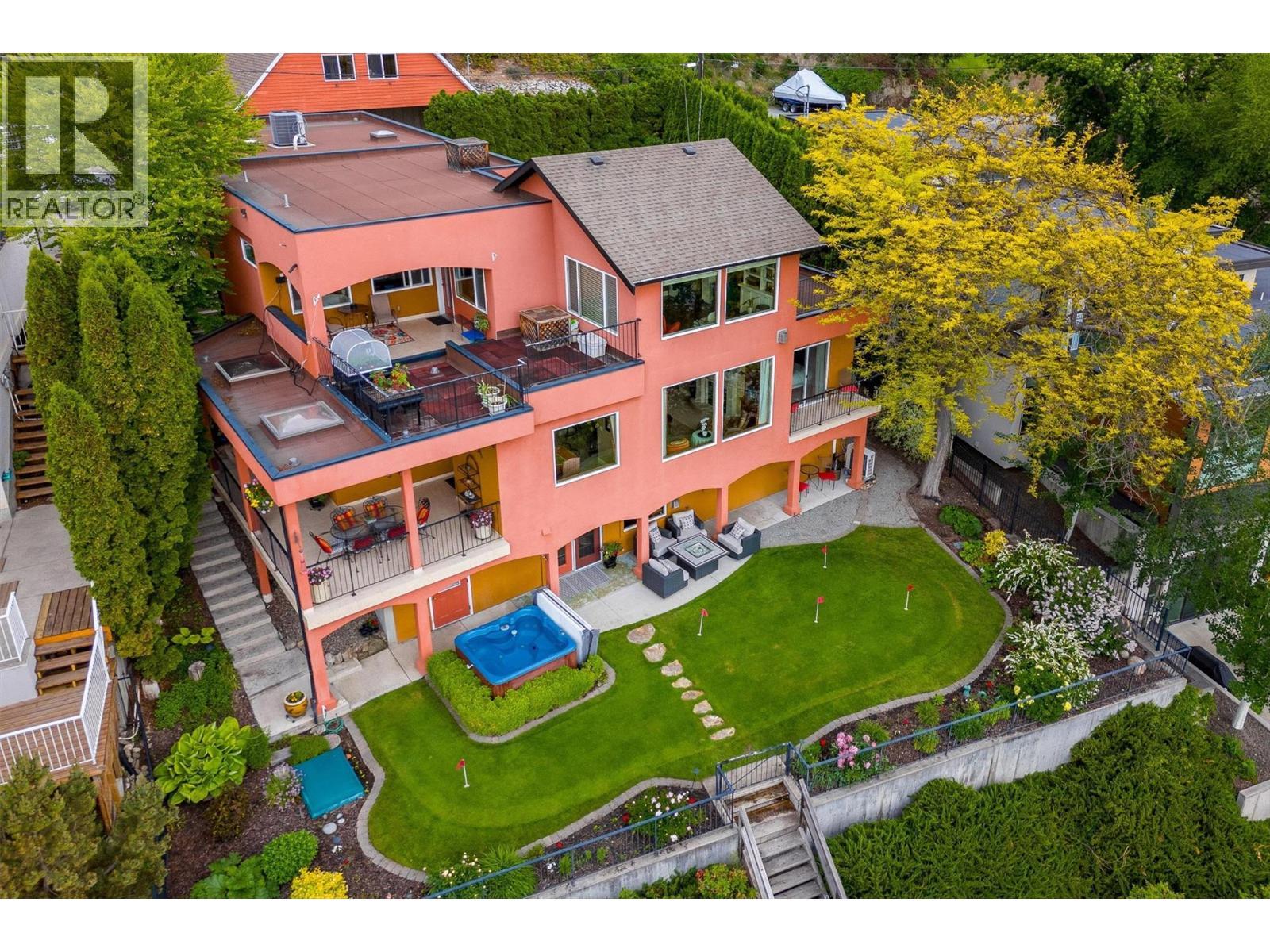 683 Westside Road S, West Kelowna, BC - Outdoor