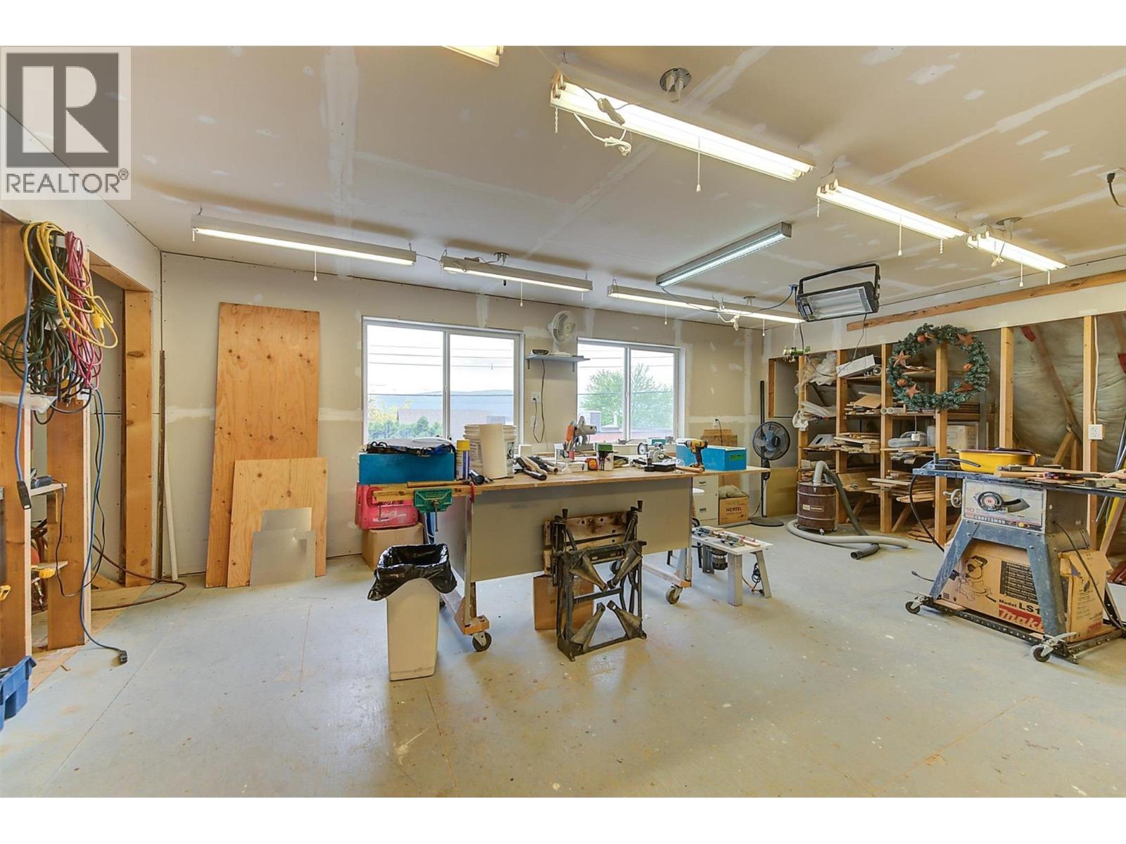 workshop - 683 Westside Road S, West Kelowna, BC - Indoor