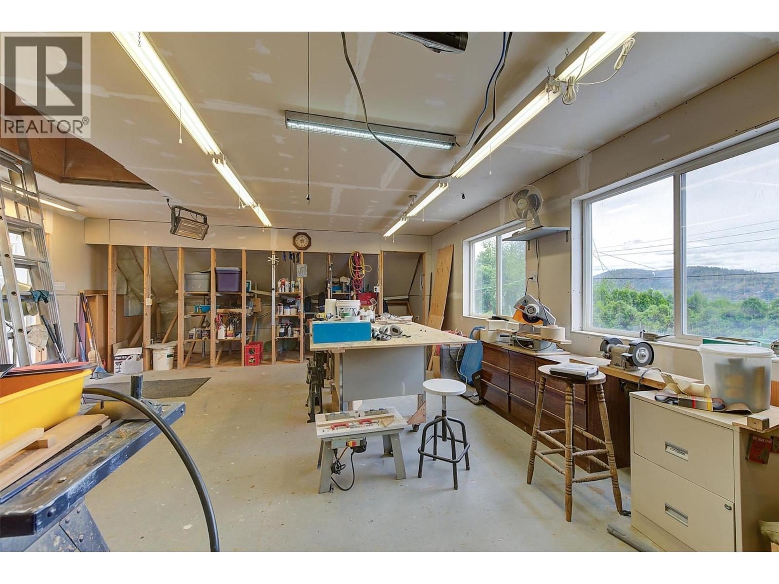 workshop - 683 Westside Road S, West Kelowna, BC - Indoor