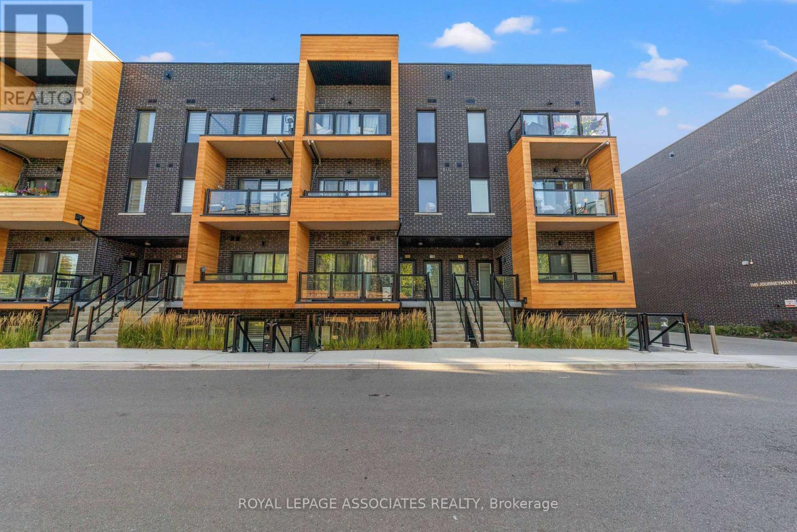 213 - 1165 Journeyman Lane, Mississauga, ON - Outdoor With Balcony With Facade