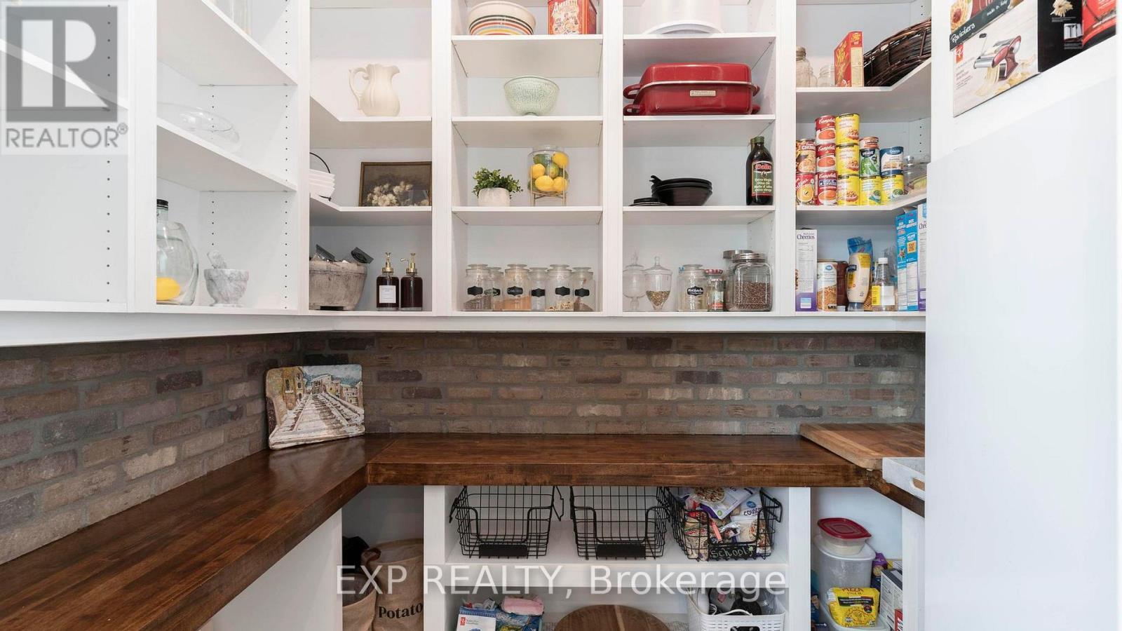 walk in pantry - 253 - 9861 Glendon Drive, Middlesex Centre (Komoka), ON