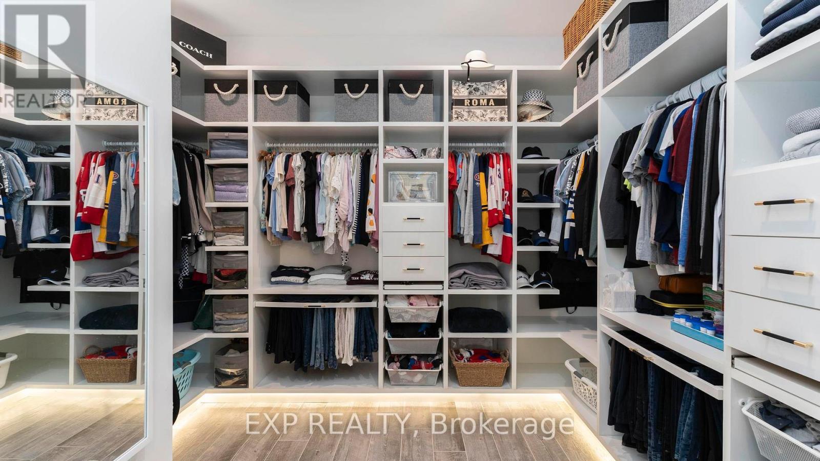 Primary walk-in closet - 253 - 9861 Glendon Drive, Middlesex Centre (Komoka), ON