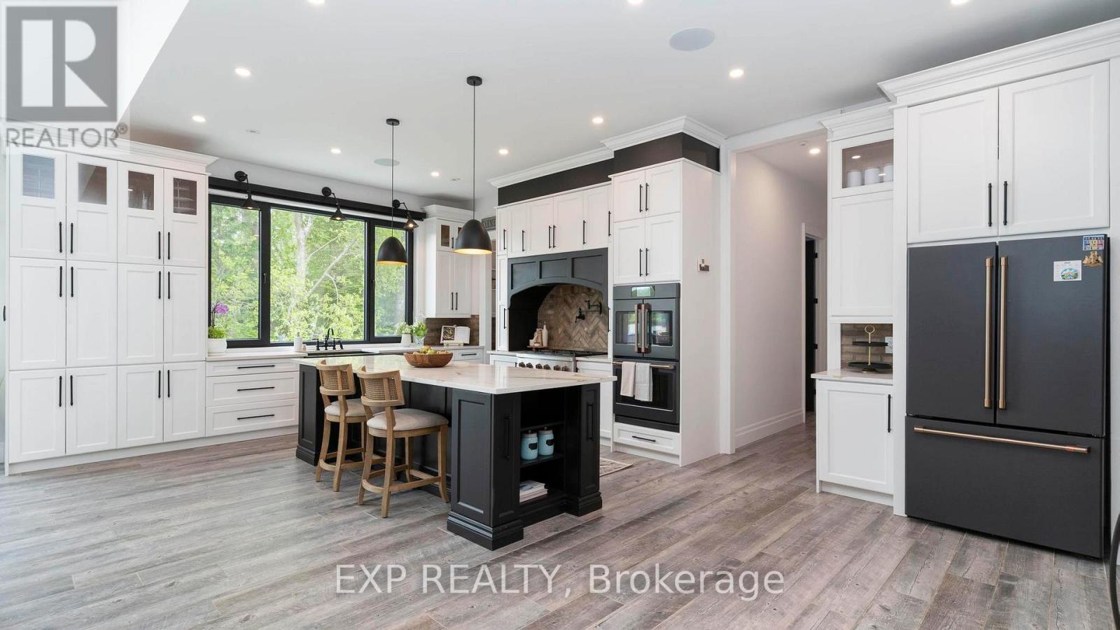 Open concept kitchen - 253 - 9861 Glendon Drive, Middlesex Centre (Komoka), ON