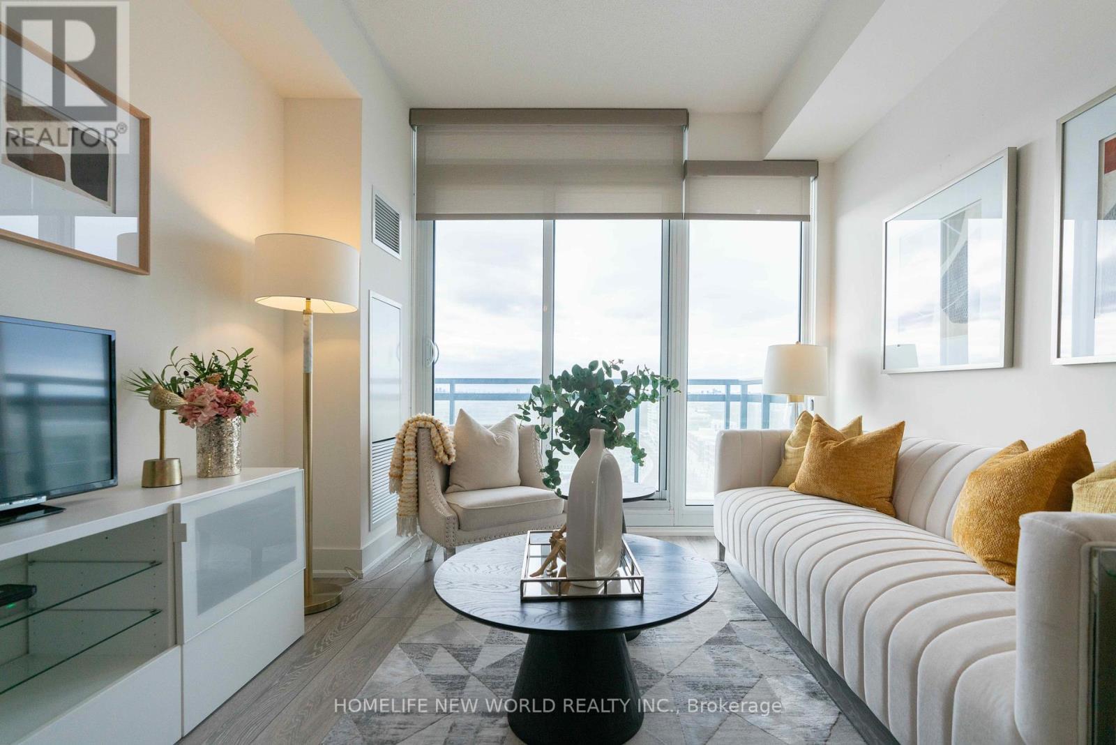 1511 - 8081 Birchmount Road, Markham, ON - Indoor Photo Showing Living Room