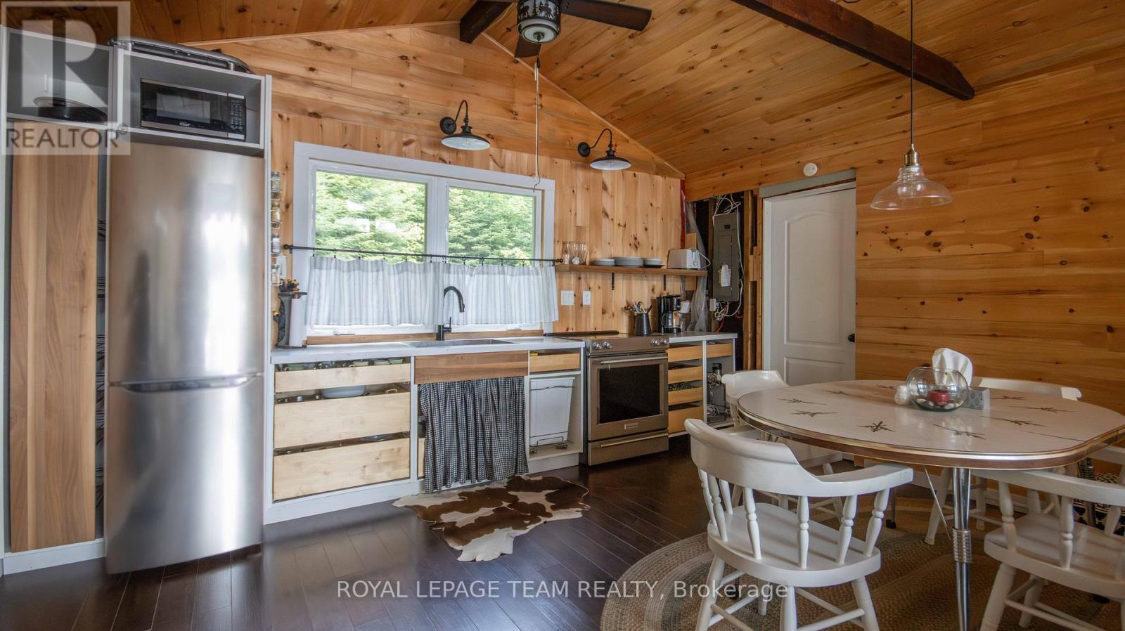 Lot 6 Burnt Island Island, Madawaska Valley, ON - Indoor