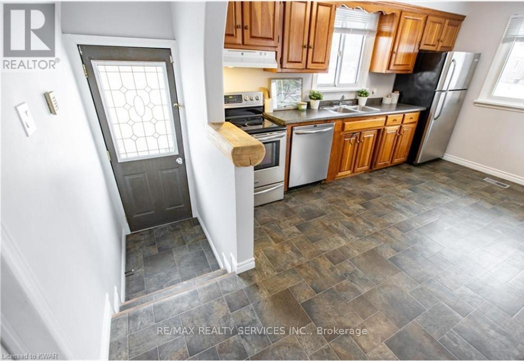 205 Glen Road, Kitchener, ON - Indoor Photo Showing Kitchen With Double Sink