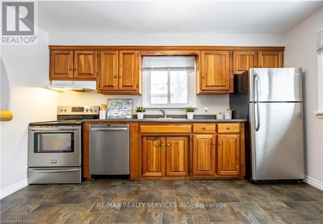 205 Glen Road, Kitchener, ON - Indoor Photo Showing Kitchen